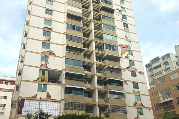 tsize_600x400_LosPalosGrandesEdificioReparacionesTerremotoChacao