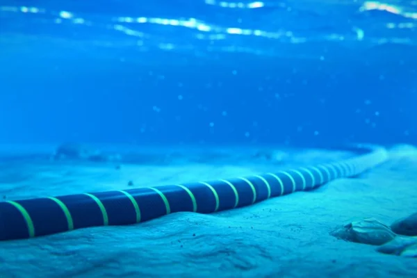 tsize_600x400_cable-submarino