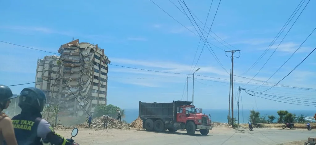 escombros-la-guaira-9-julio-2016-1024x472