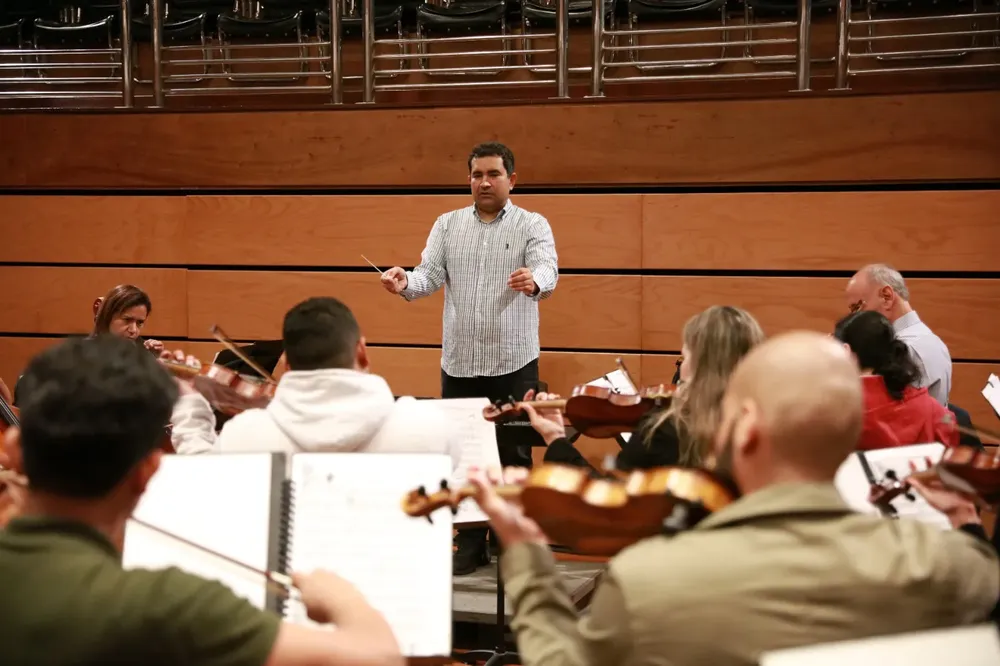 MAESTRO VALMORE NIEVES