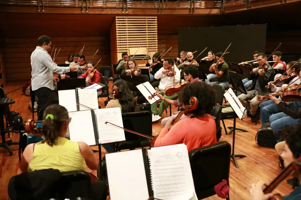 ORQUESTA DE CAMARA SIMÓN BOLÍVAR