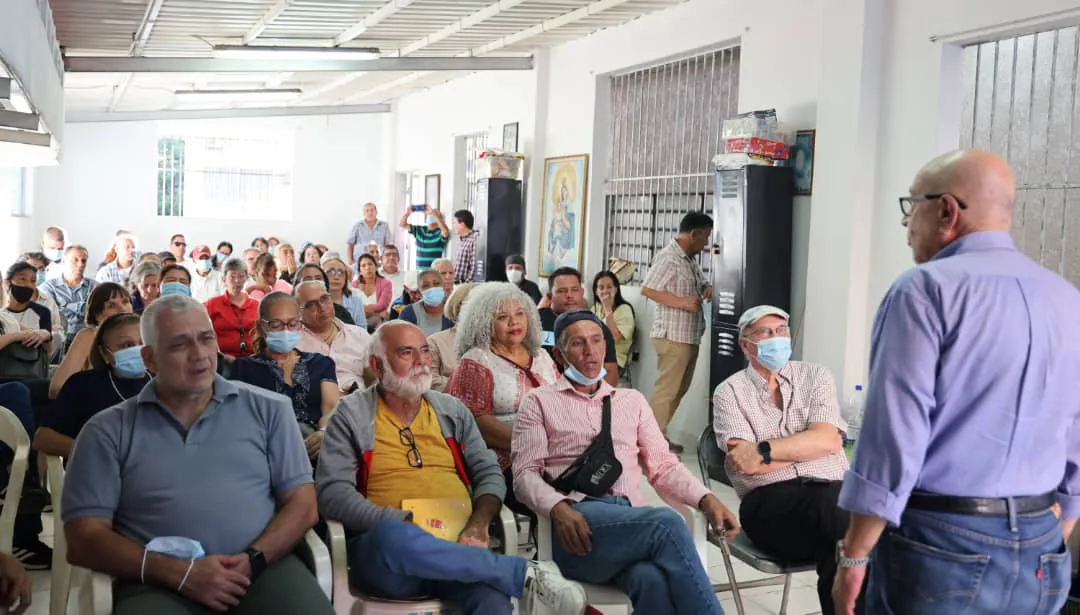 Andrés Caleca, en reunión con activistas en apoyo a María Corina Machado (Cortesía)