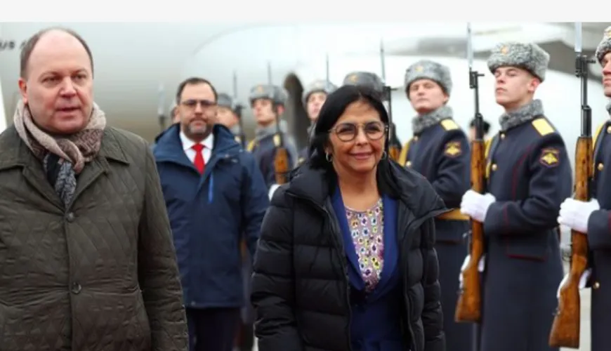 Delcy-Rodriguez-e-Yvan-Gil-llegan-a-Rusia-para-participar-en-la-XVI-cumbre-de-los-BRICS