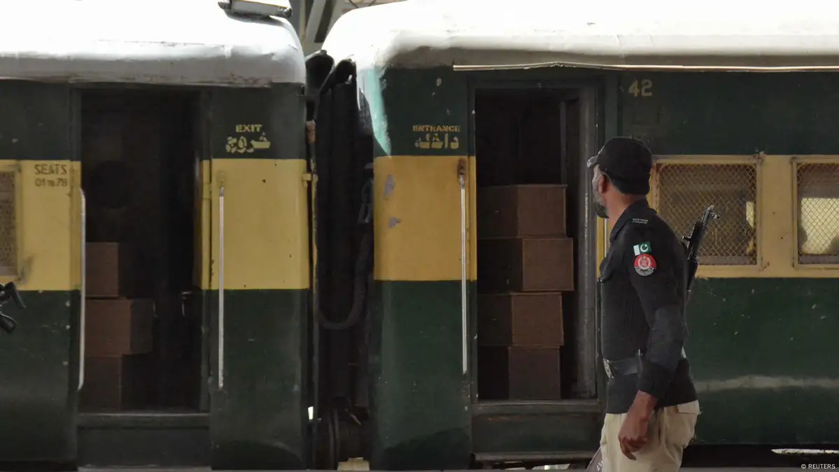 Tren en Pakistan