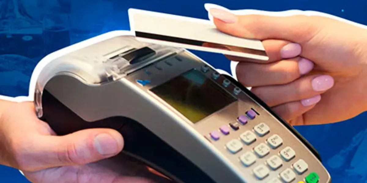 Cavecom-e-insto-a-comerciantes-evitar-manipular-tarjetas-contactless