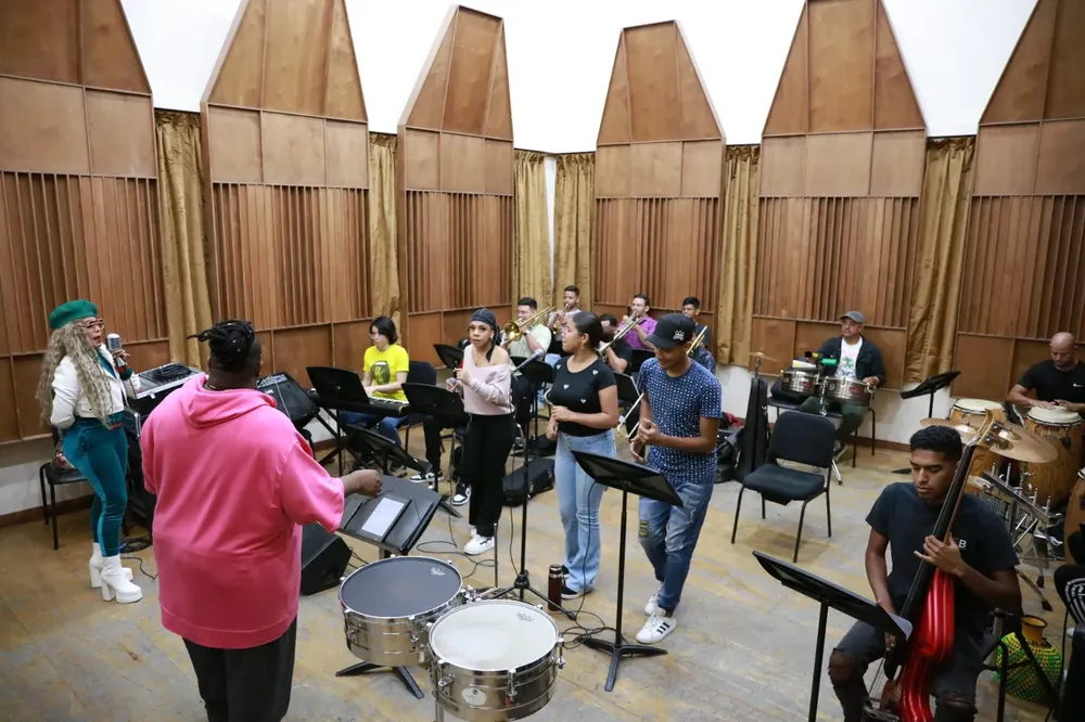 ORQUESTA LATINOCARIBEÑA SIMÓN BOLÍVAR